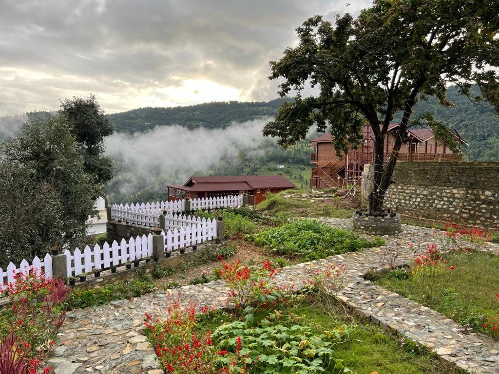 Vanprastha Resorts Dwarahat ภายนอก รูปภาพ